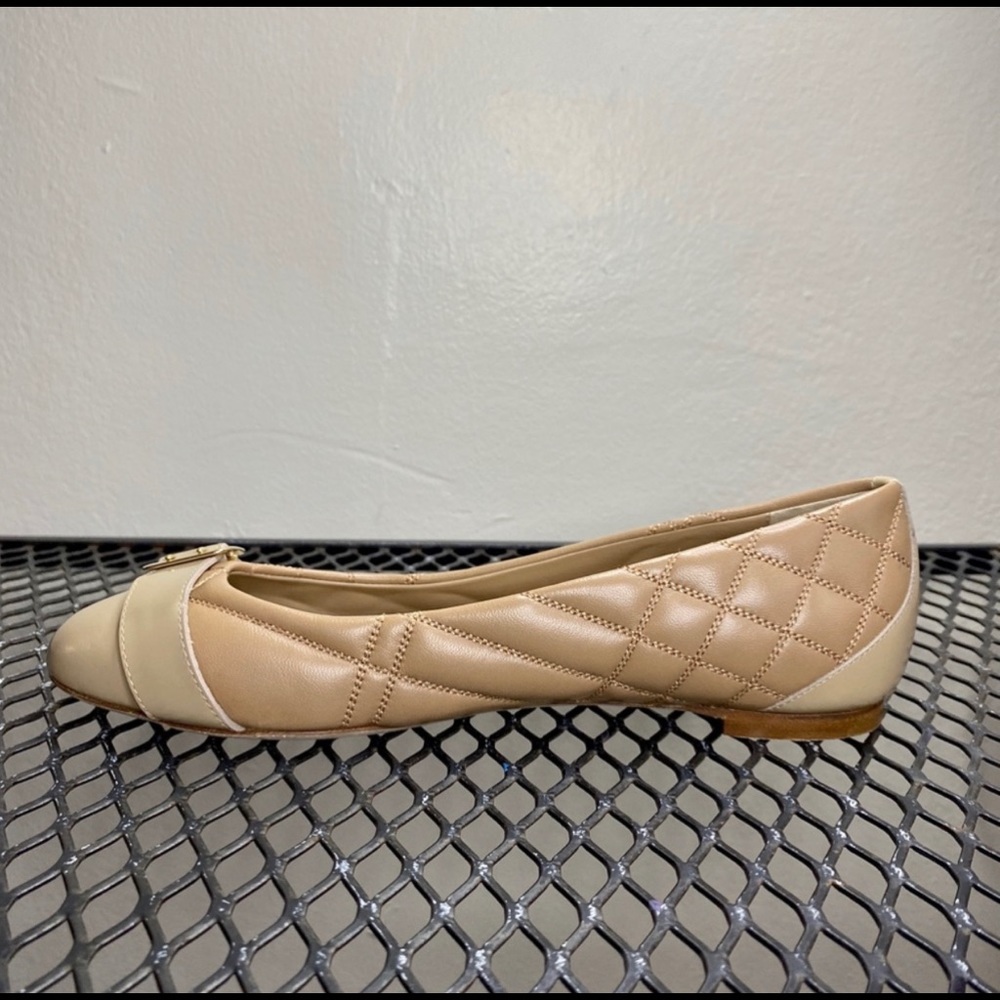 Burberry Avon Qui Nude Flats Size 6 NWOT